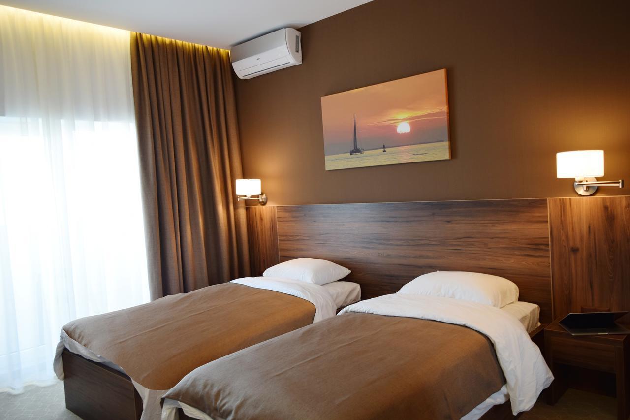 Sky Inn Batumi Exteriör bild