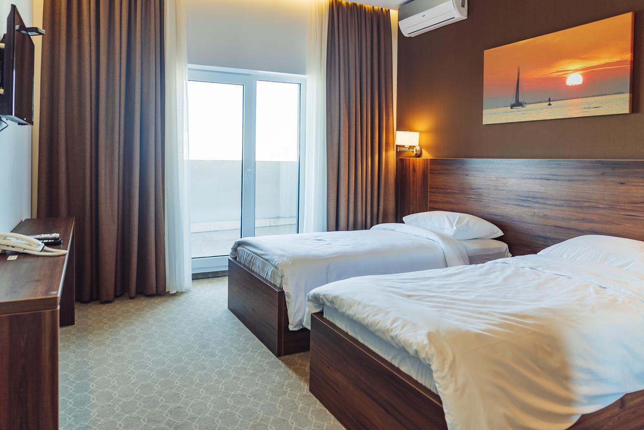 Sky Inn Batumi Exteriör bild
