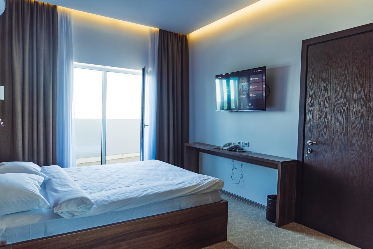 Sky Inn Batumi Exteriör bild