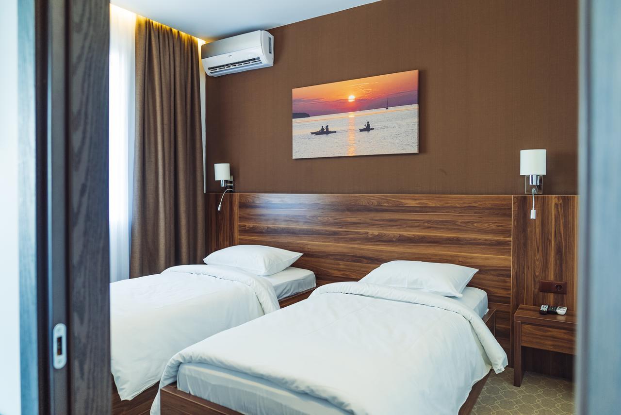 Sky Inn Batumi Exteriör bild
