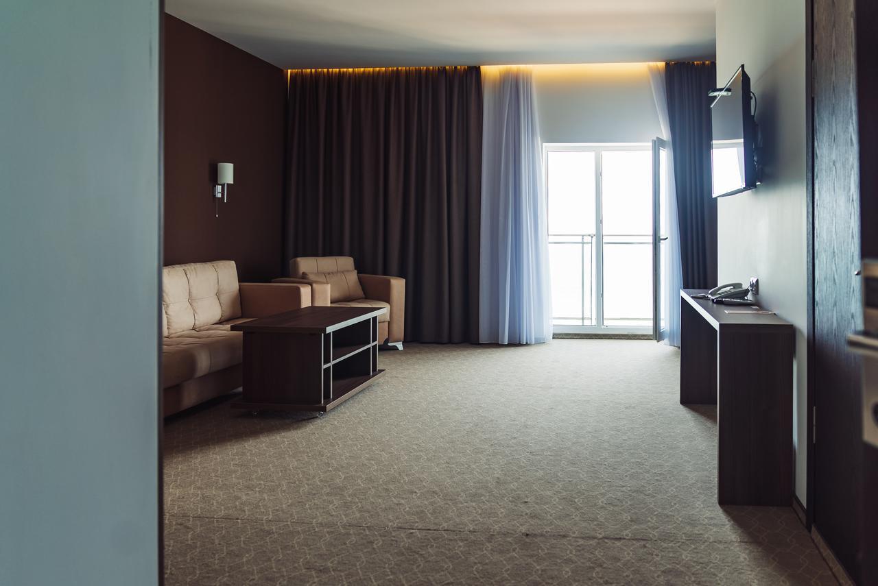 Sky Inn Batumi Exteriör bild