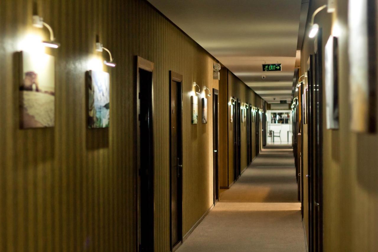 Sky Inn Batumi Exteriör bild