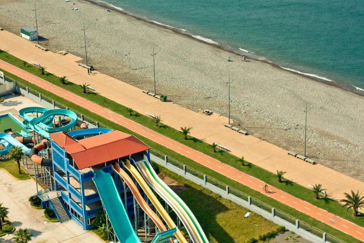 Sky Inn Batumi Exteriör bild