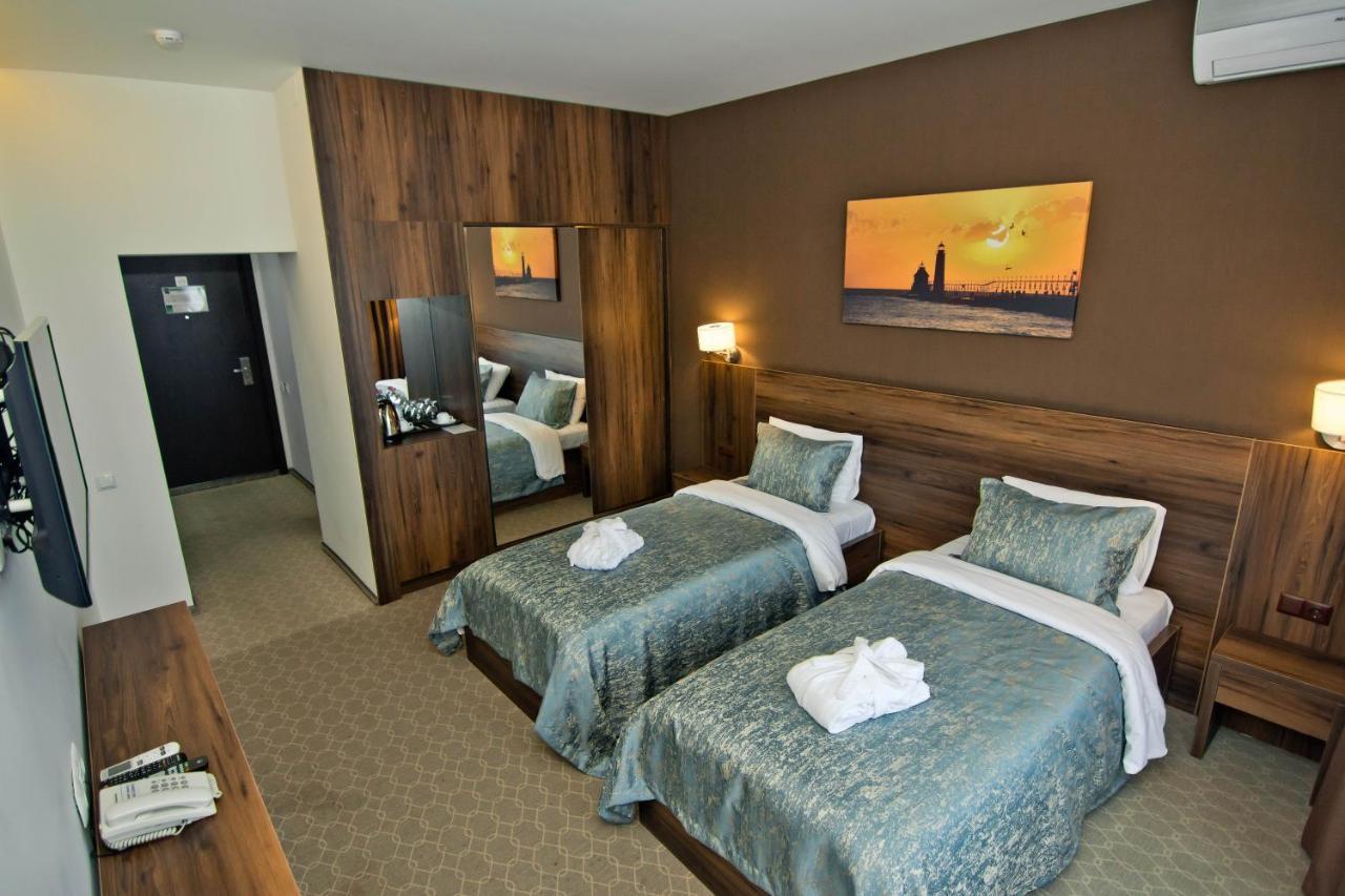 Sky Inn Batumi Exteriör bild
