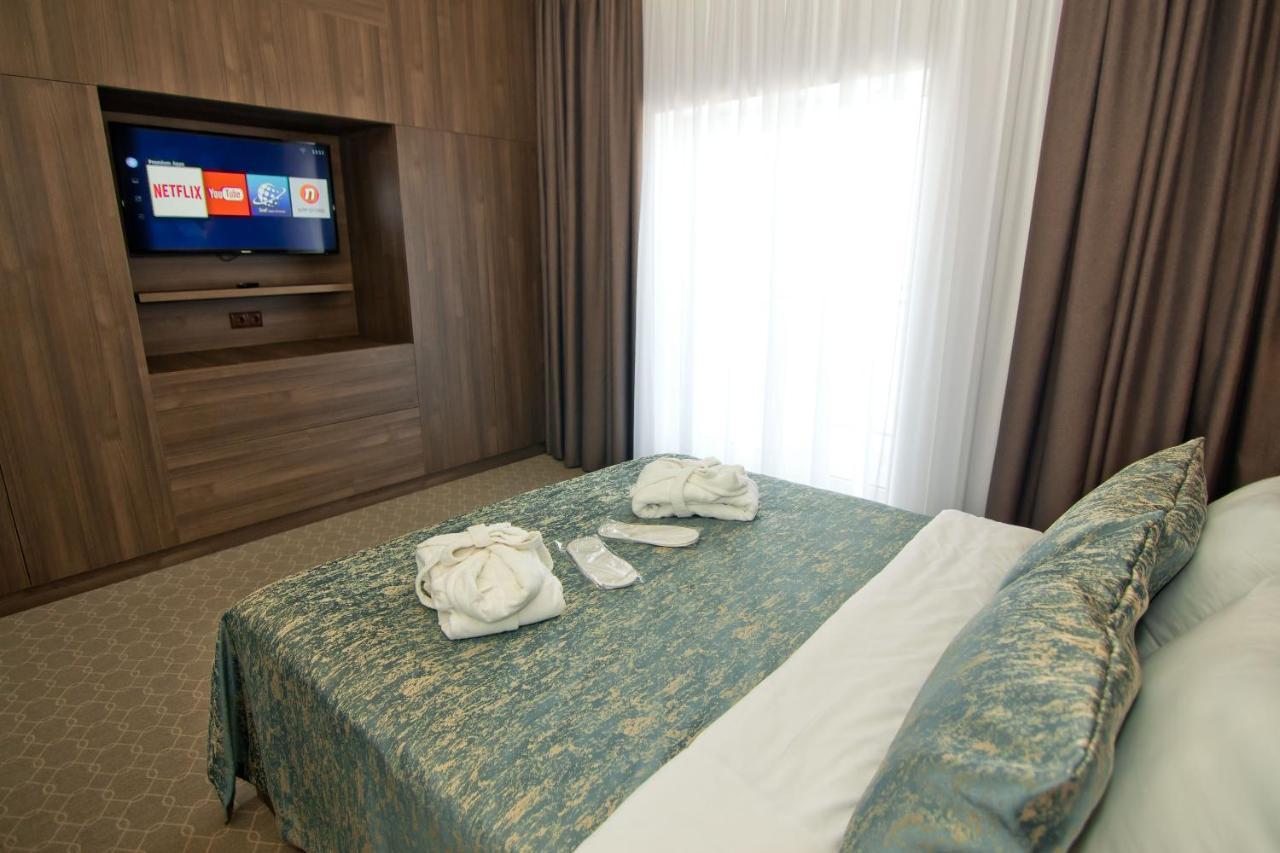 Sky Inn Batumi Exteriör bild